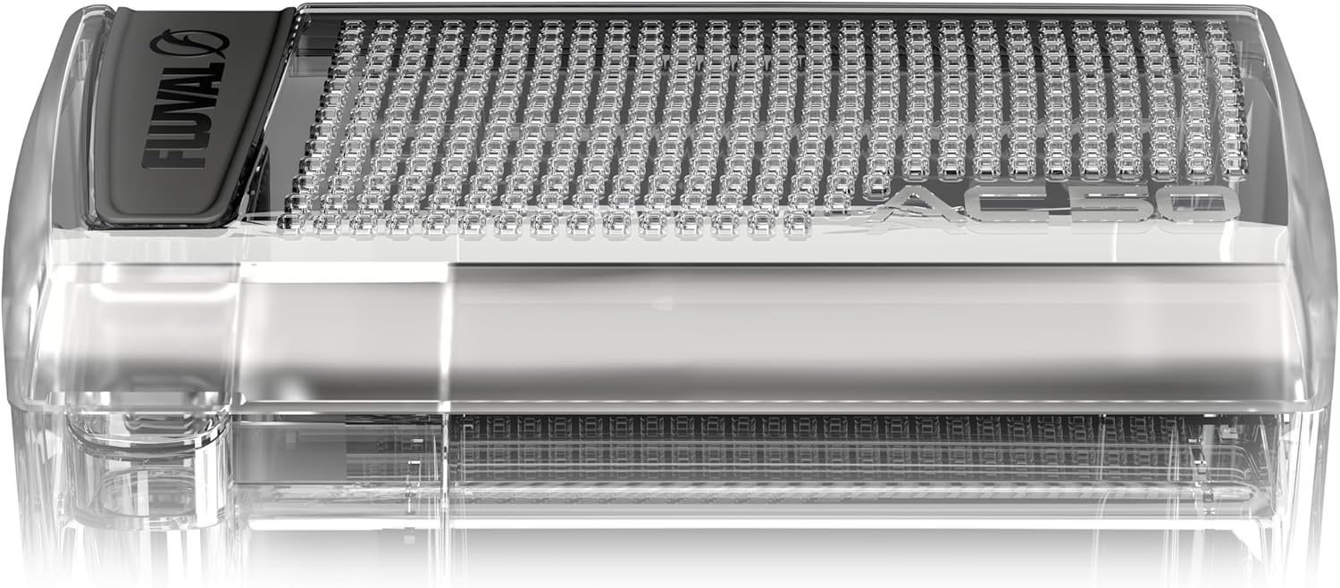 Fluval AquaClear 50 en situation avec aquarium clair et poissons actifs