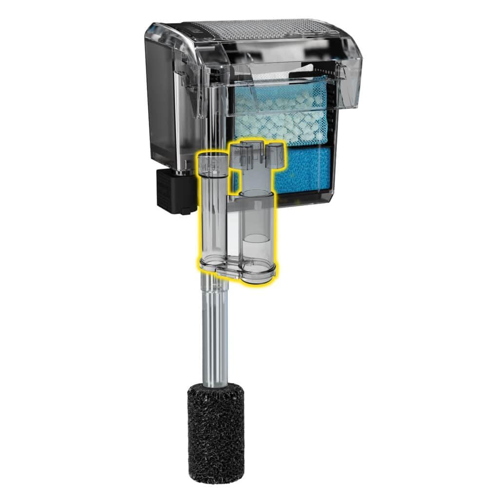 Fluval écumoire en usage dans aquarium retirant film de surface pour eau claire