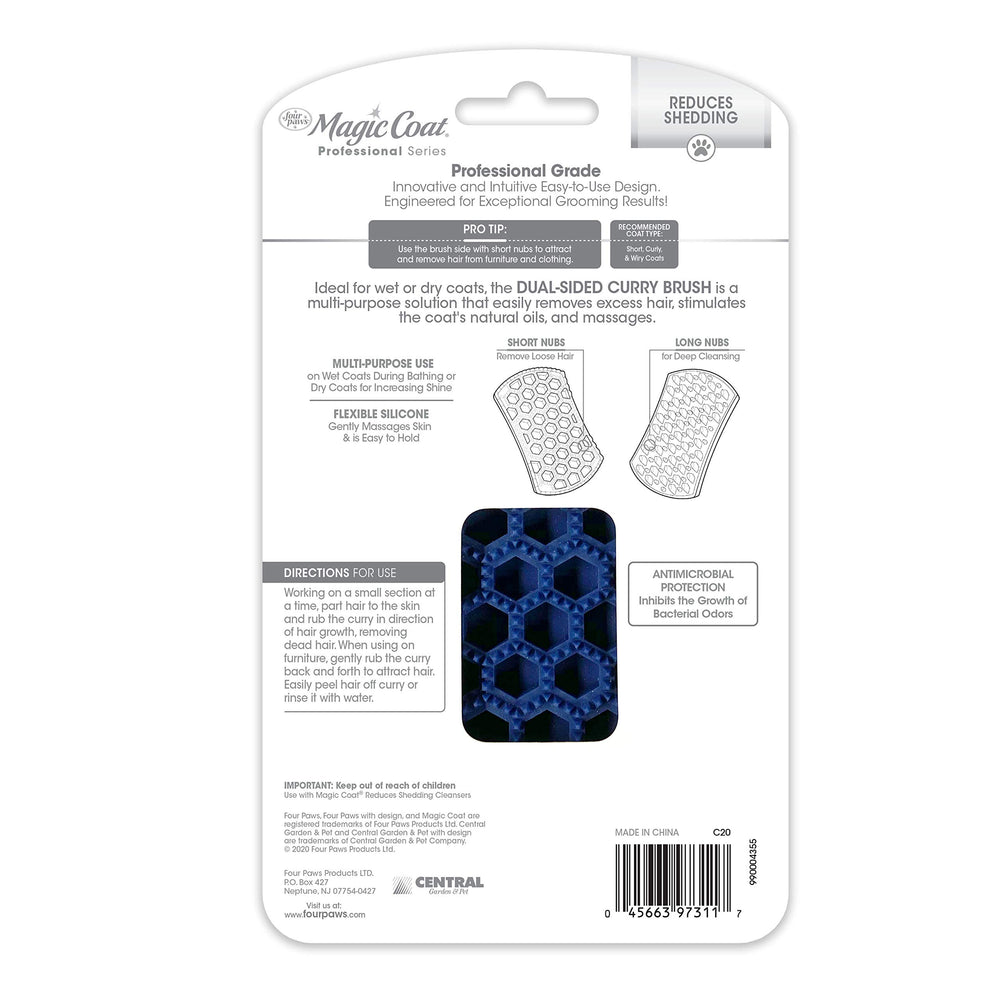 Four Paws brosse ramassant poils sur canapé pour entretien maison