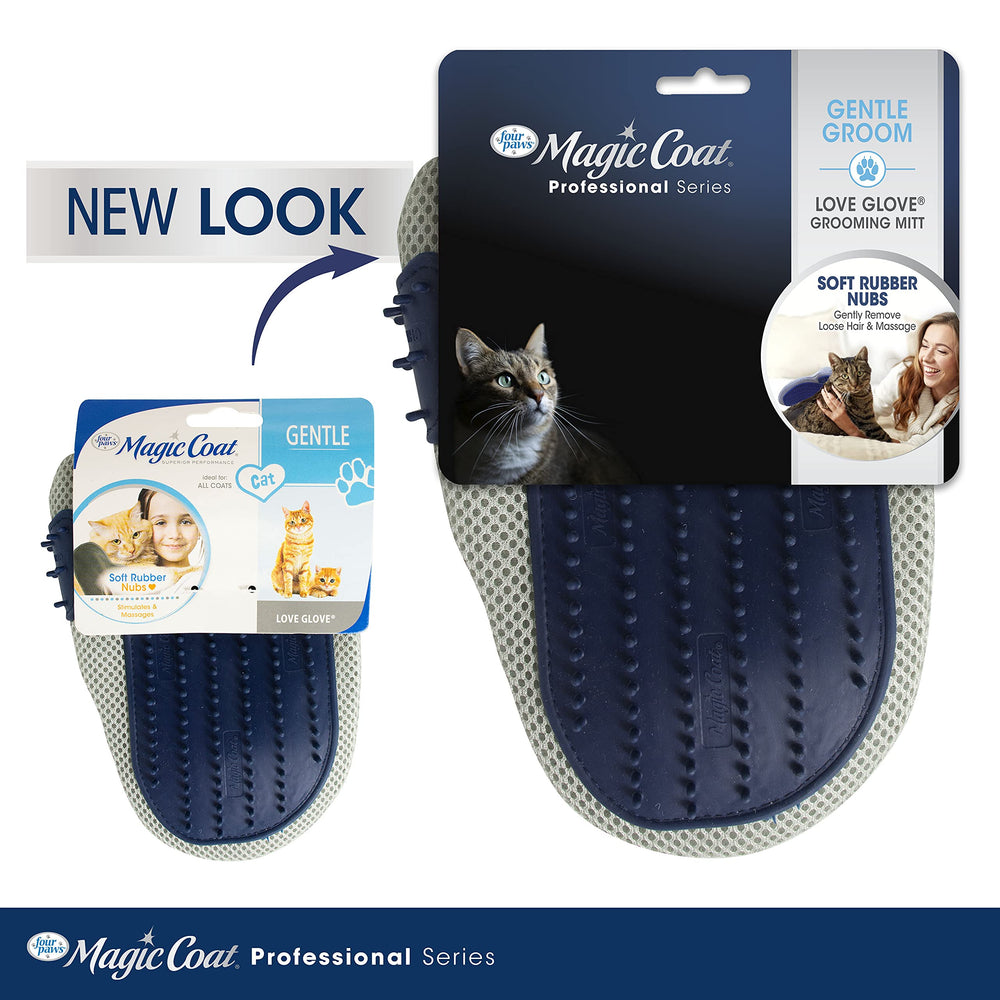 Four Paws gant en action sur chat réduisant les poils et apaisant l’animal