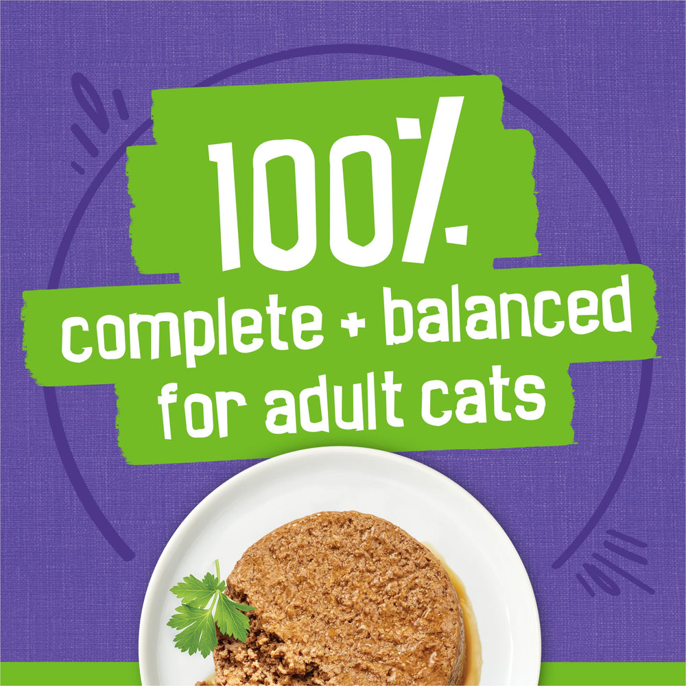 Friskies boîtes alignées pour évaluer taille et quantité