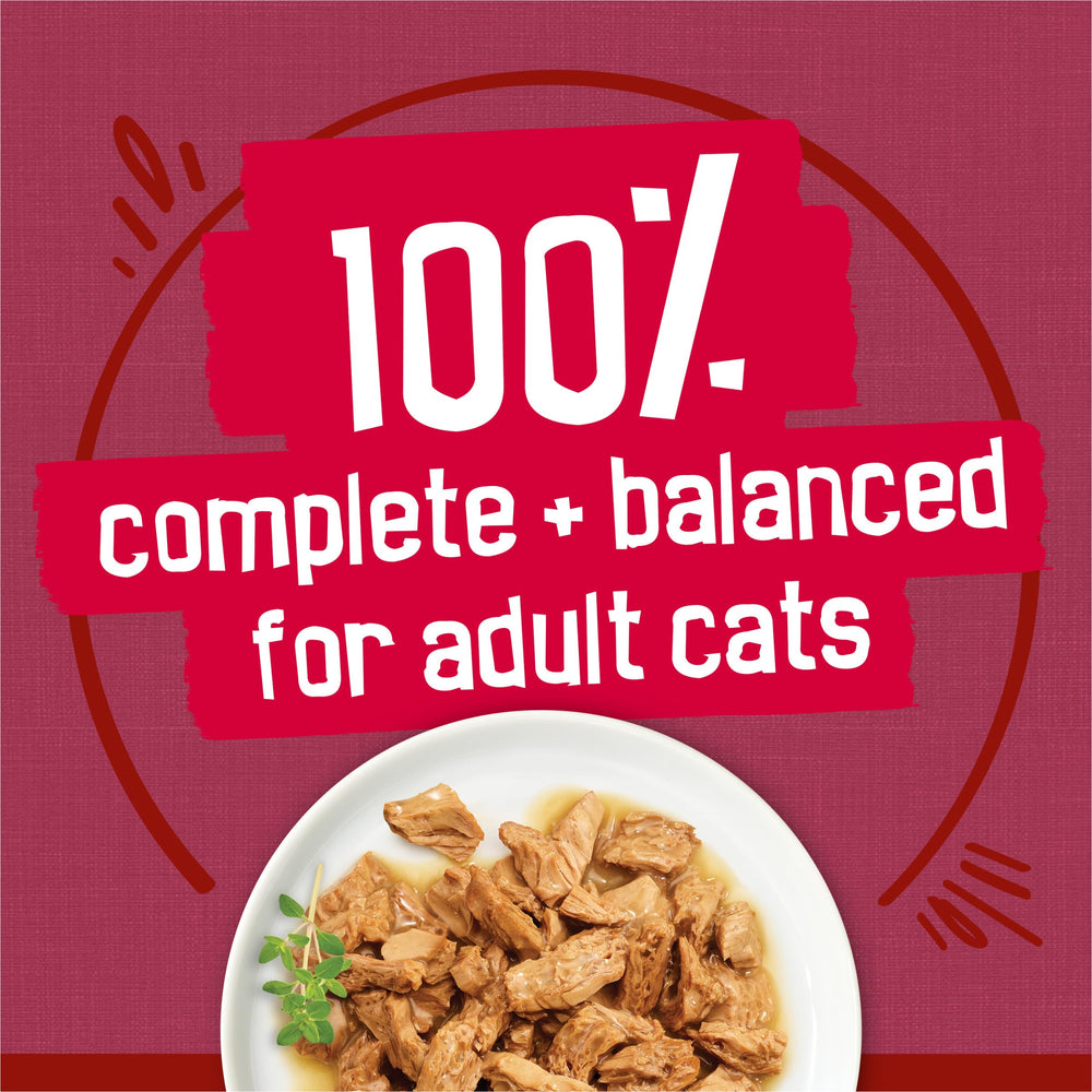 Purina Friskies boîtes alignées dans un placard pour approvisionnement facile