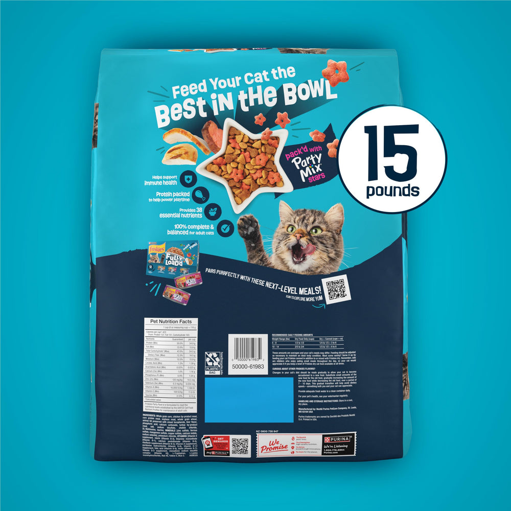 Friskies Purina sac rangé dans le garde-manger pour conservation