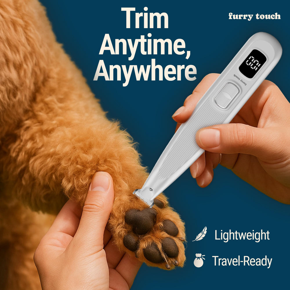 Furry Touch tondeuse à côté d'une main pour comparaison de taille et facilité d'utilisation