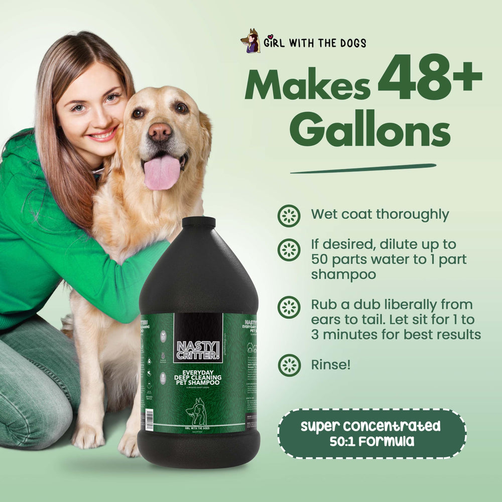 Flacon Nasty Critter à l'échelle avec main pour comparaison taille et dosage pratique