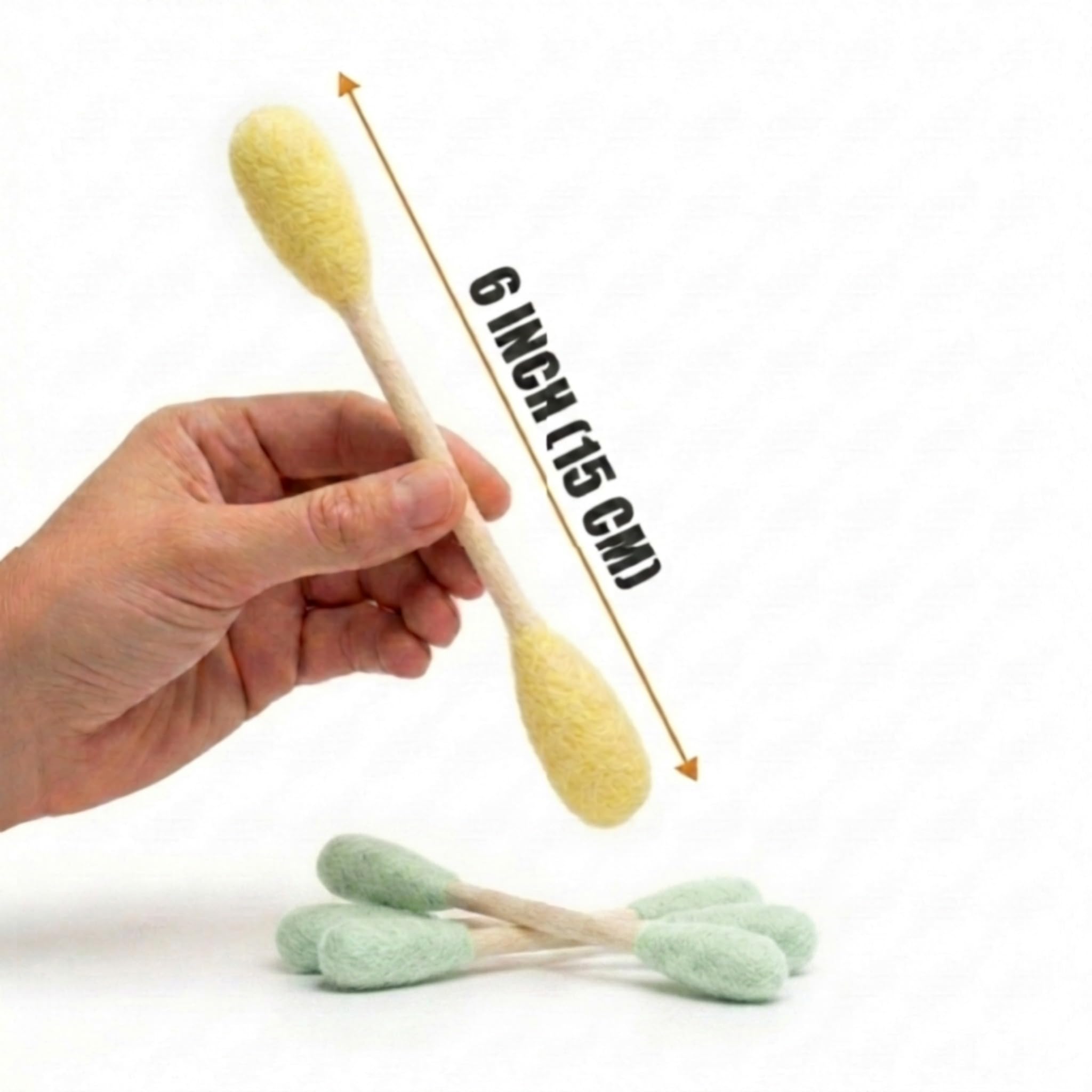 Glaciart One chat en train de chasser un Swab, encourage l'exercice actif