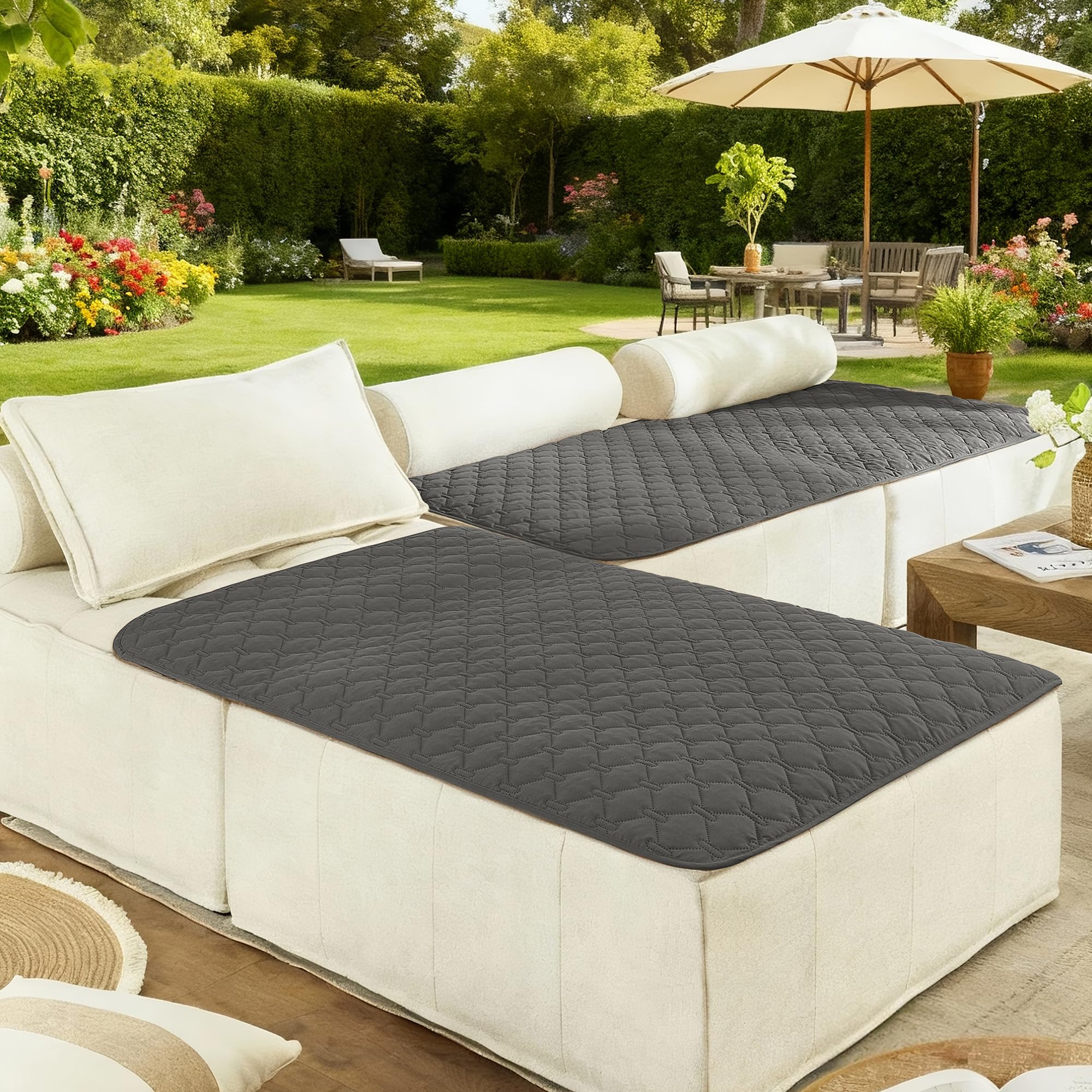 gogobunny chien assis confortablement sur la couverture sans salissures
