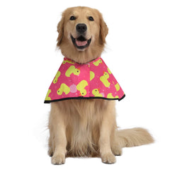 HDE imperméable rose capuche déployée montrant confort et couverture de la tête