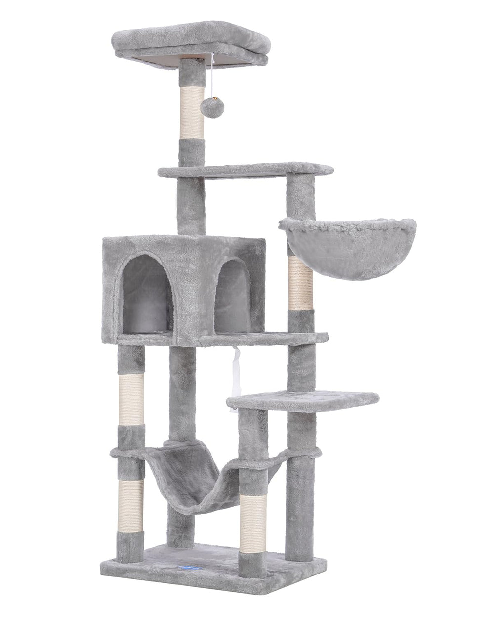 Hey-brother scène de plusieurs chats utilisant l'arbre multi-niveaux à la maison