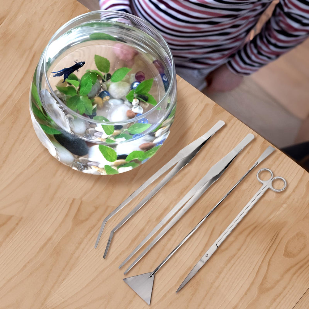 Comparaison d'échelle Hiceeden illustrant la longueur des outils pour atteindre l'arrière d'un aquarium