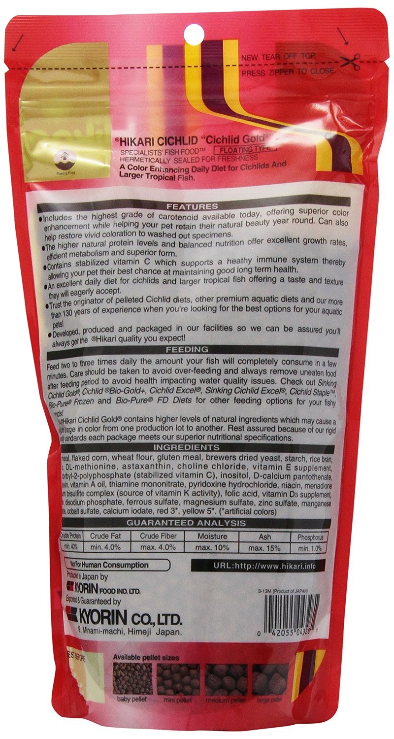 Hikari gros plan sur granulés flottants montrant texture et couleur pour intensifier pigmentation