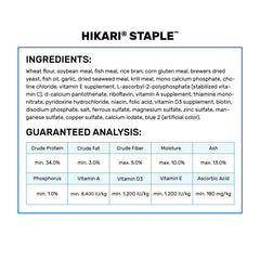 Hikari granulés flottant à la surface illustrant contrôle de la consommation