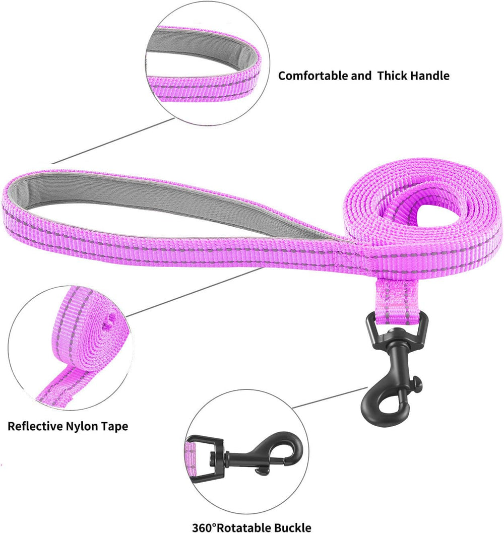 Hipubby harnais taille comparée à une main pour indication d’échelle