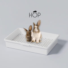 HOP grille en usage dans bac gardant les pattes sèches et le foin propre