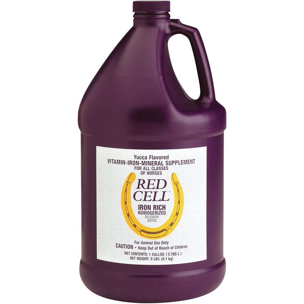 Horse Health Red Cell soigneur administrant le supplément démontrant aisance d’utilisation