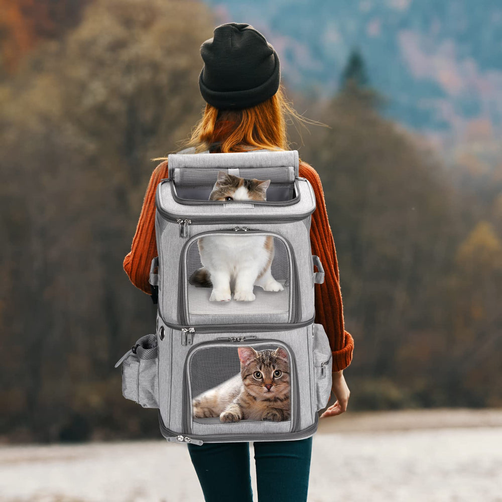 HOVONO sac à dos à côté d'un objet pour comparaison d'échelle claire