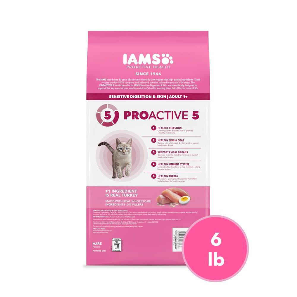 IAMS chat dans intérieur actif illustrant vitalité et bénéfice énergie équilibrée