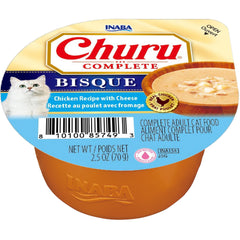 Chat dégustant INABA Churu Bisque dans la cuisine, facilité d'utilisation et hydratation