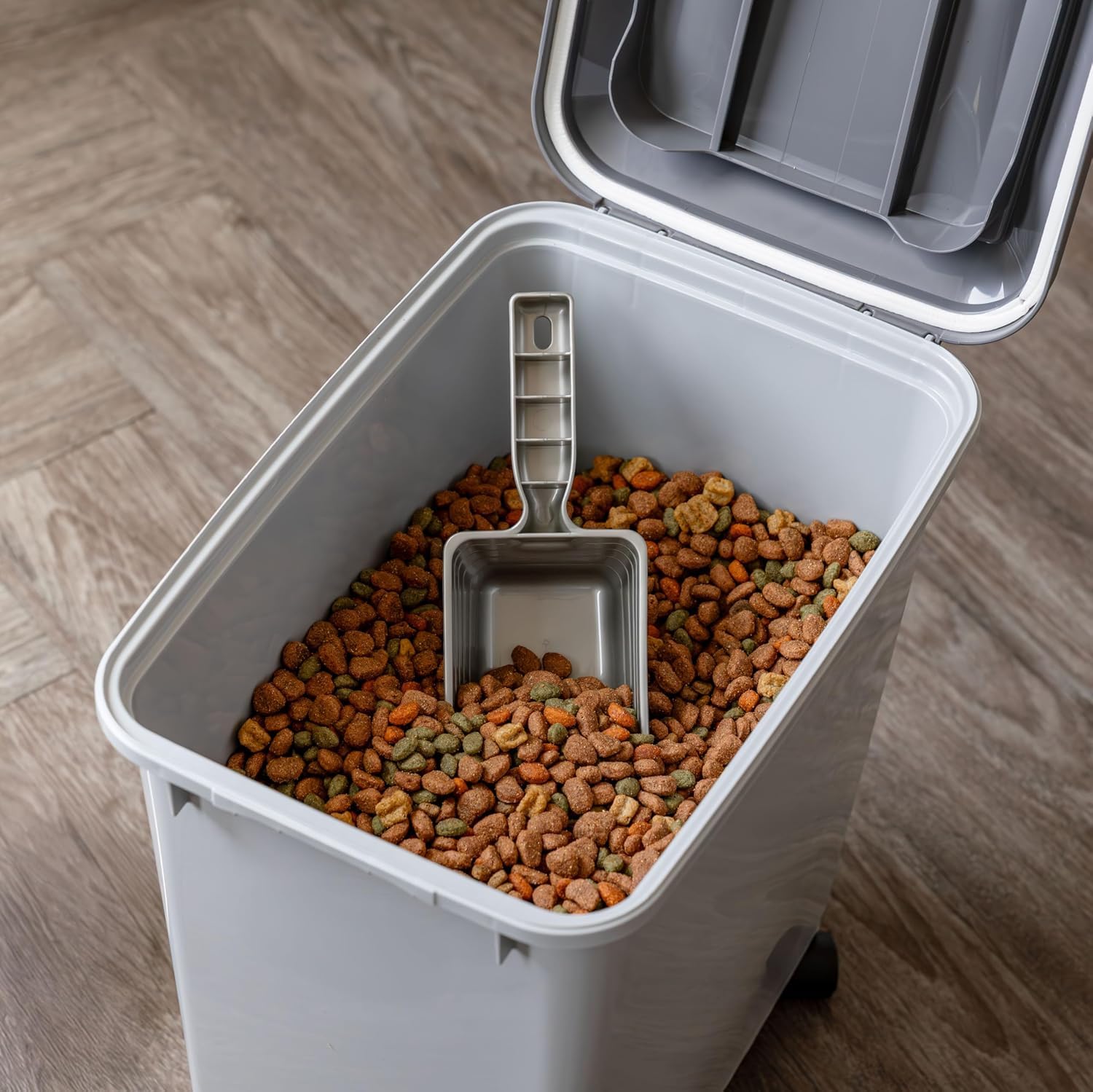 IRIS USA comparaison avec sac de croquettes montrant capacité utile
