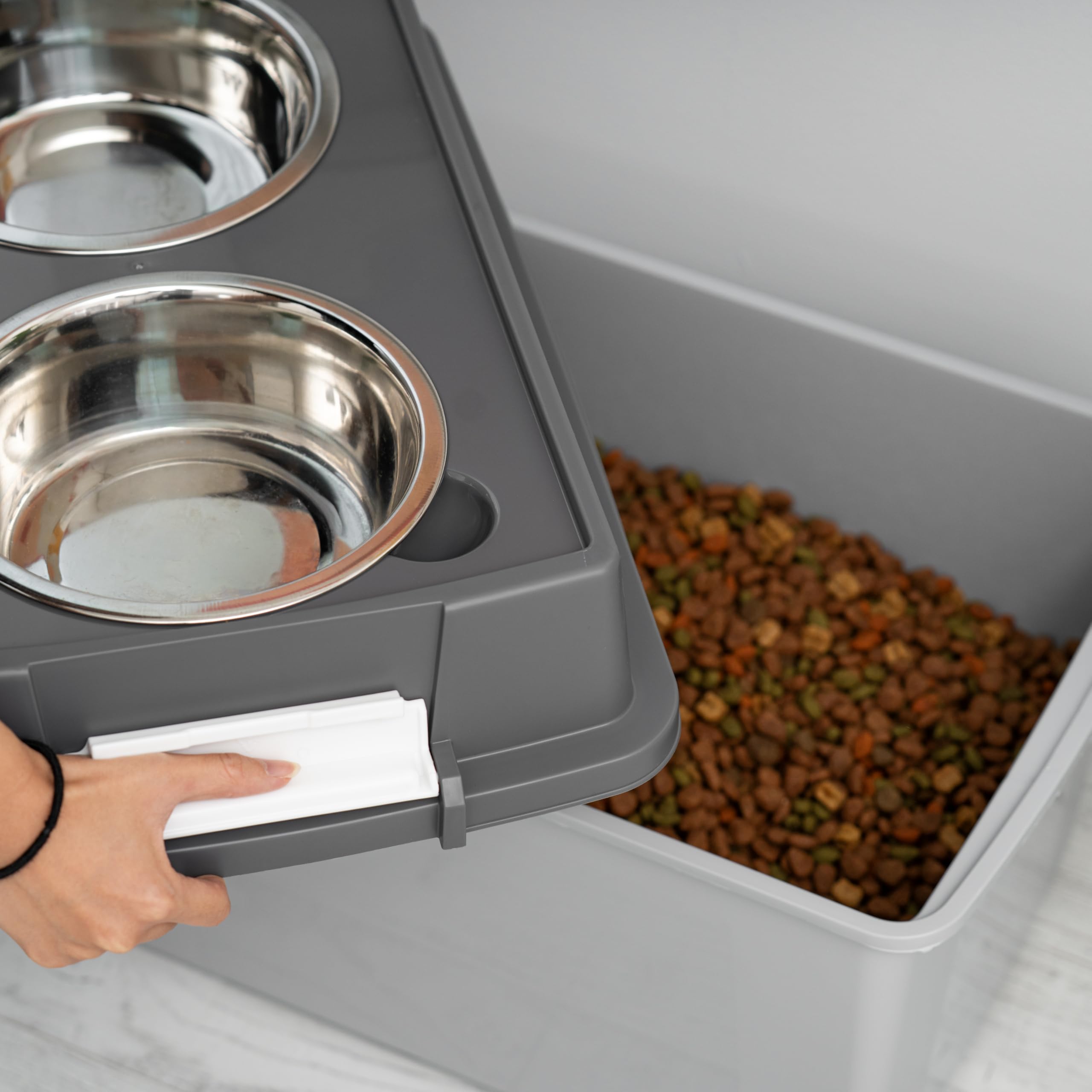 IRIS USA station en usage avec chien pour repas plus confortable