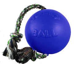 Jolly Pets vue avant du jouet balle à corde montrant l’emballage et l’échelle, facile à lancer