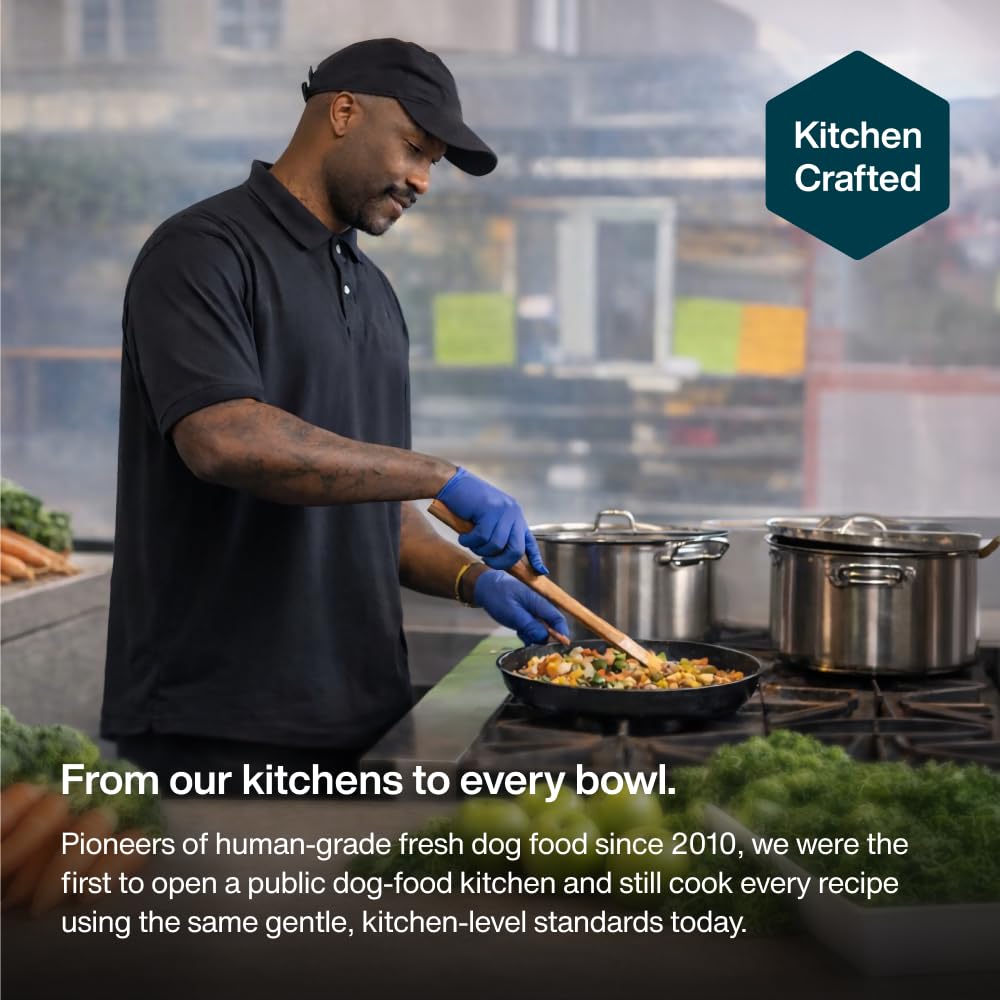 JustFoodForDogs chien dégustant, bénéfice acceptation et plaisir