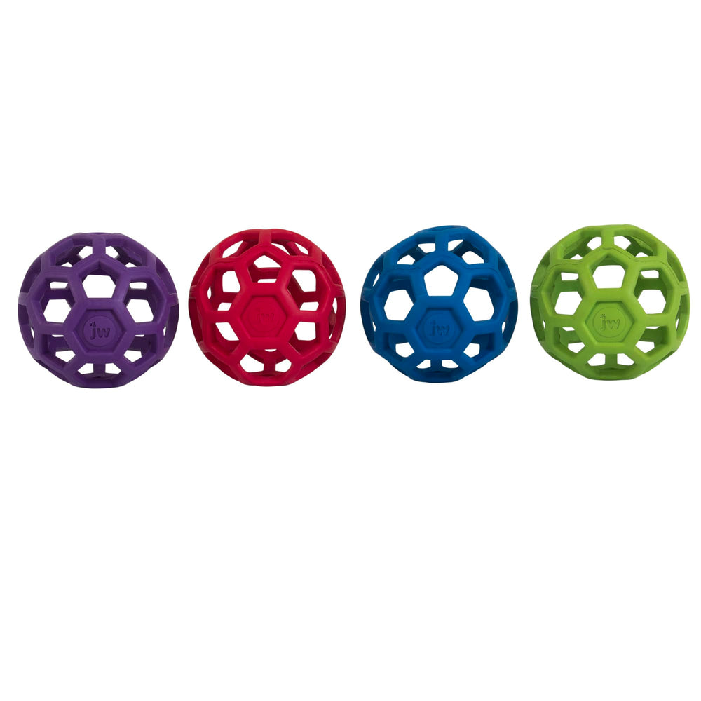 JW Hol-ee Roller comparée à une main pour évaluer taille medium pratique