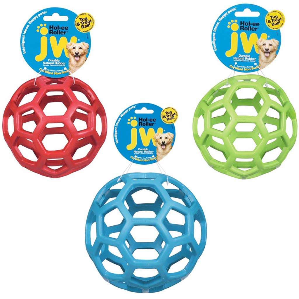 Comparaison de taille JW Hol-ee Roller Small près d'une main, guide d'adaptation