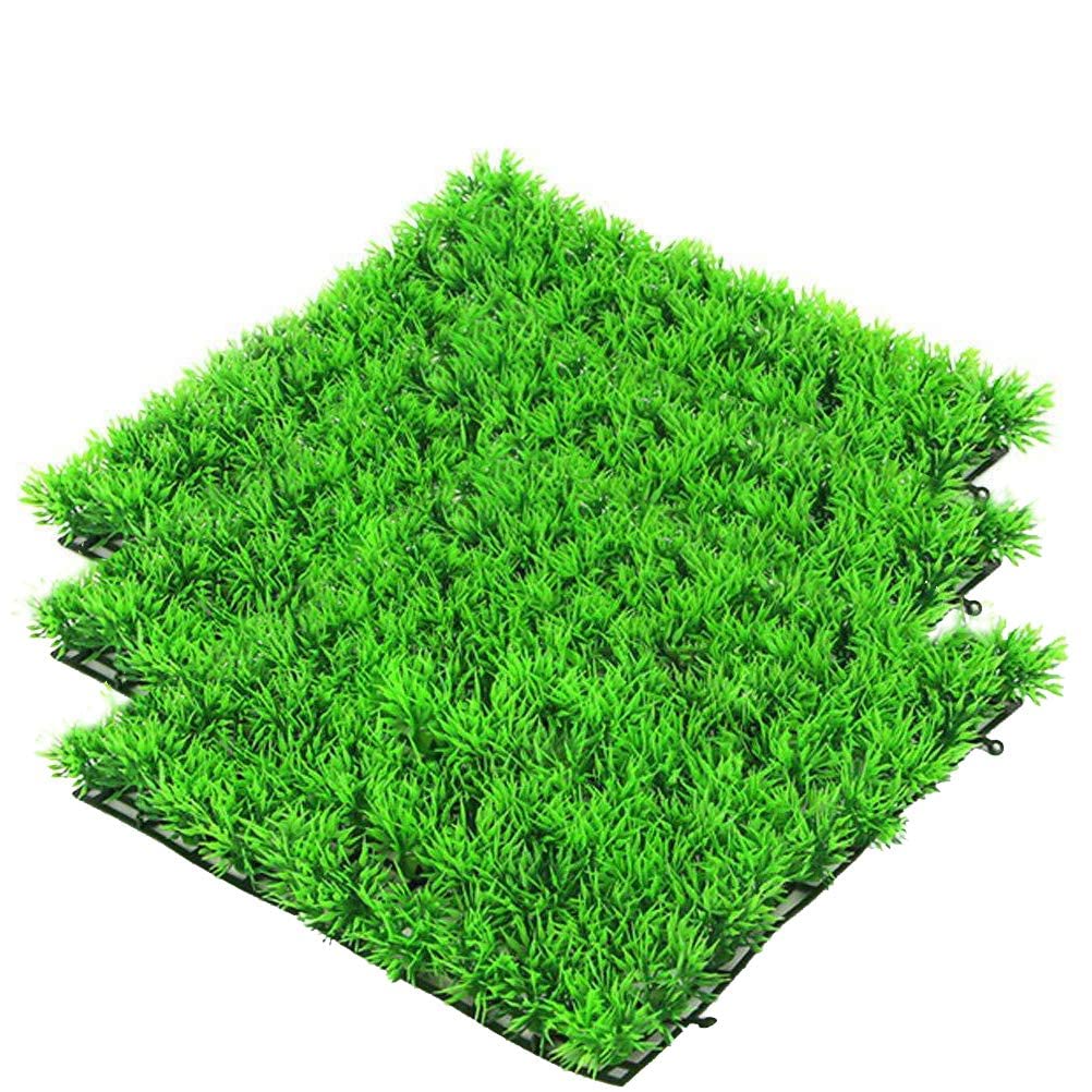 kathson tapis d'herbe devant emballage montrant produit prêt à poser