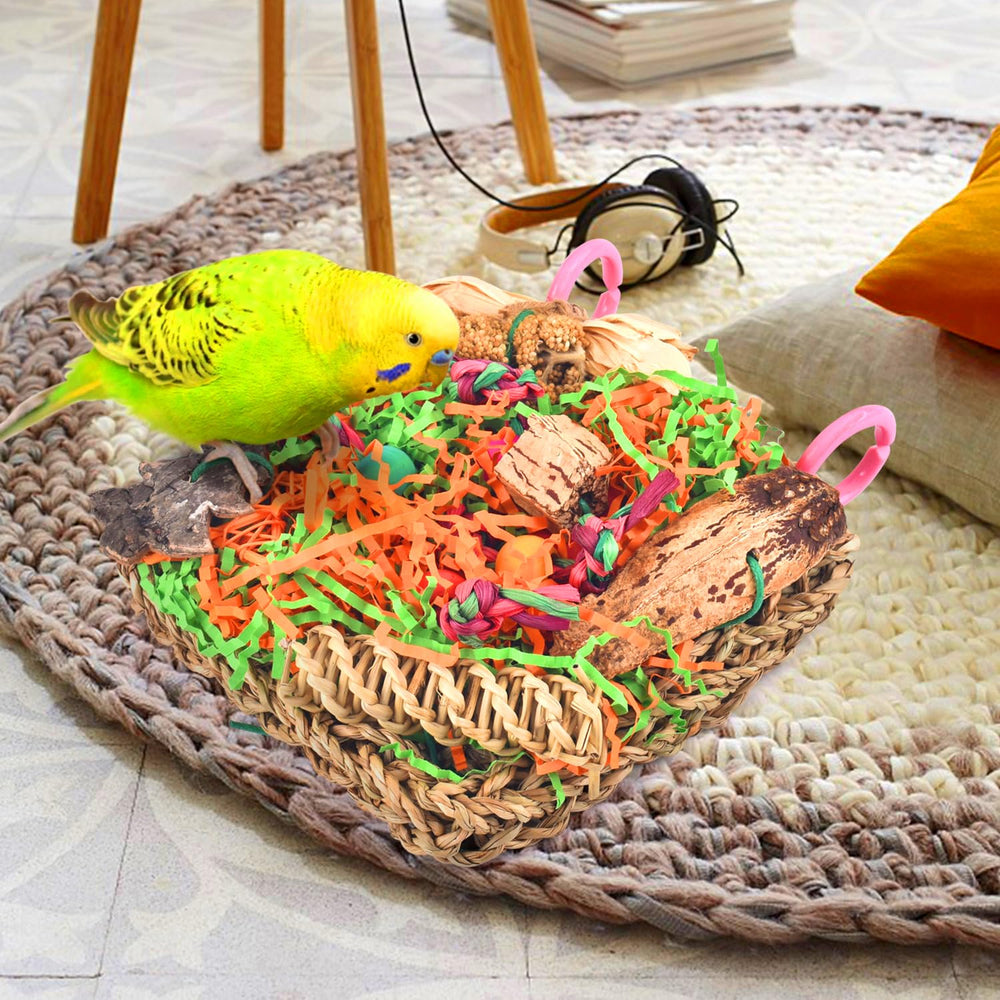 KATUMO zoom sur jouets en bois et copeaux stimulant le bec