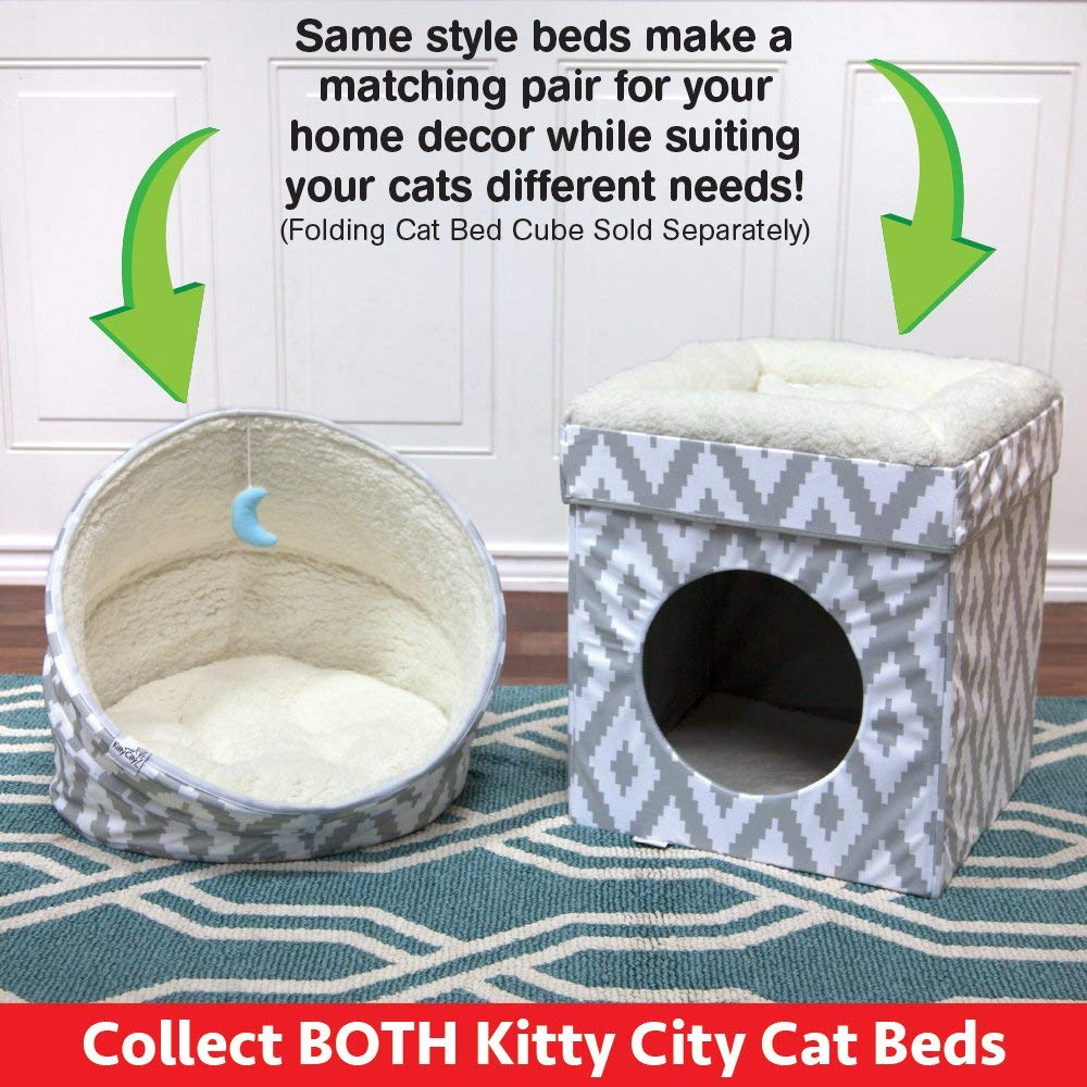 Kitty City comparaison taille avec objet du quotidien, montre dimensions compactes