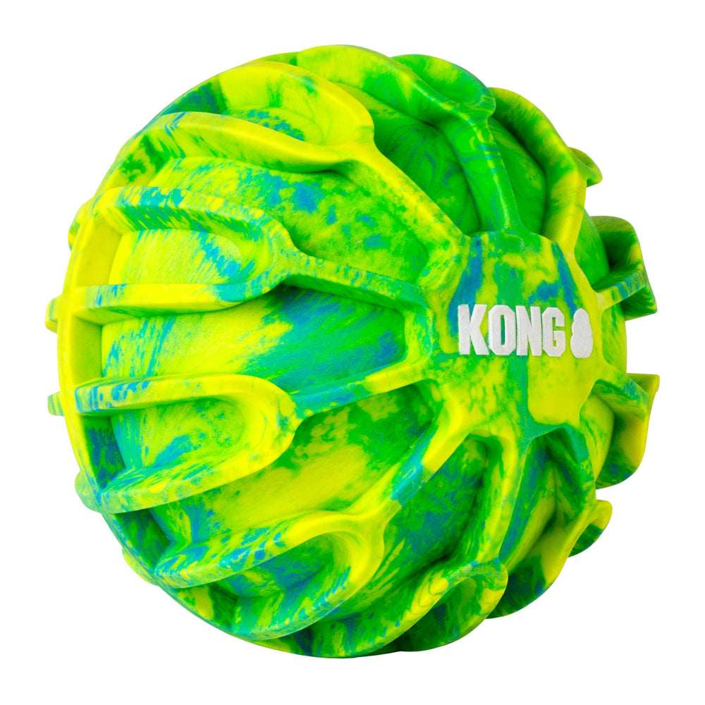 KONG FlexBall flottant sur l’eau, parfait pour jeux aquatiques et récupération