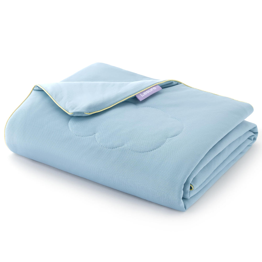 LE SURE couverture pliée montrant compactage et rangement pratique