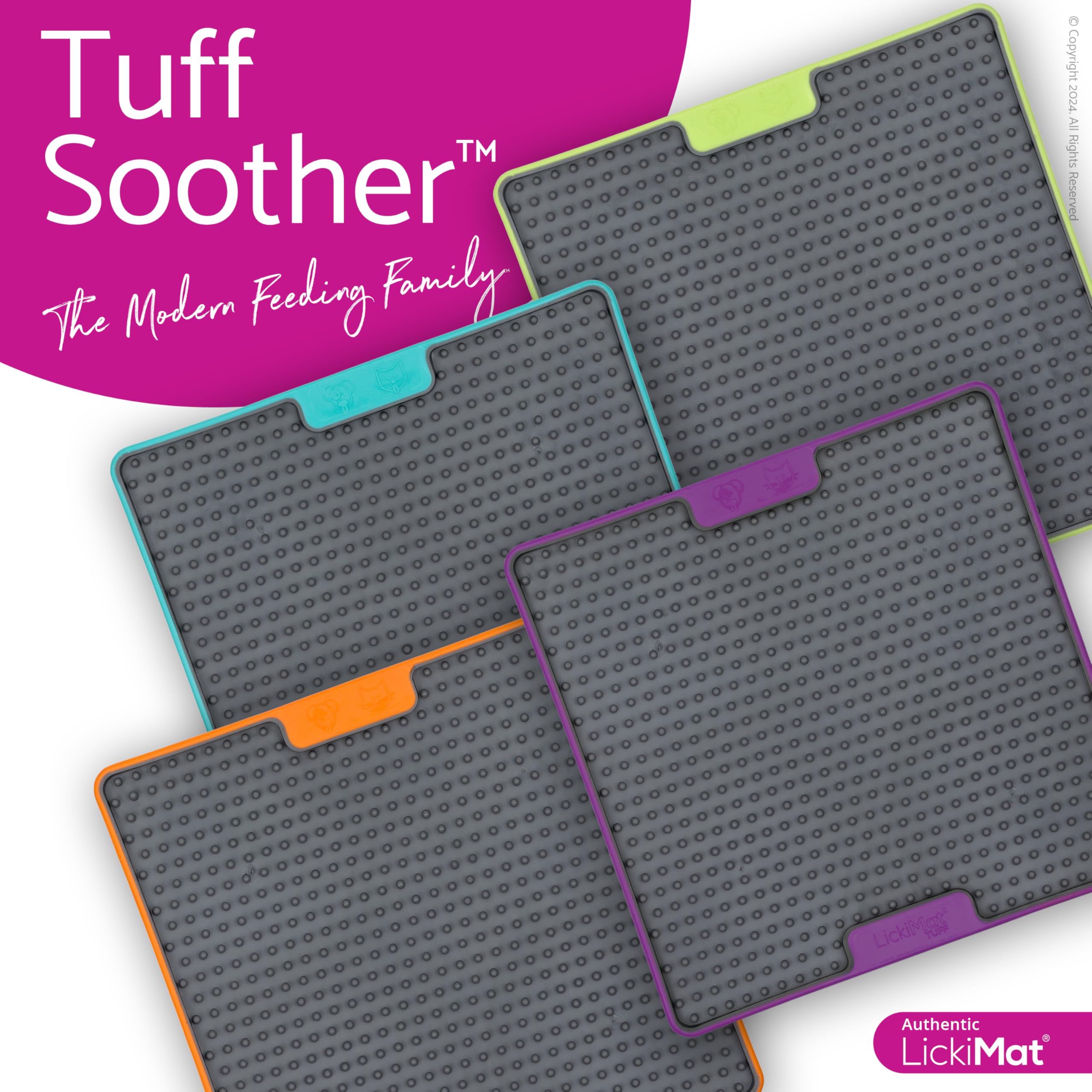 LICKIMAT tapis utilisé dans un salon pour calmer et divertir l'animal