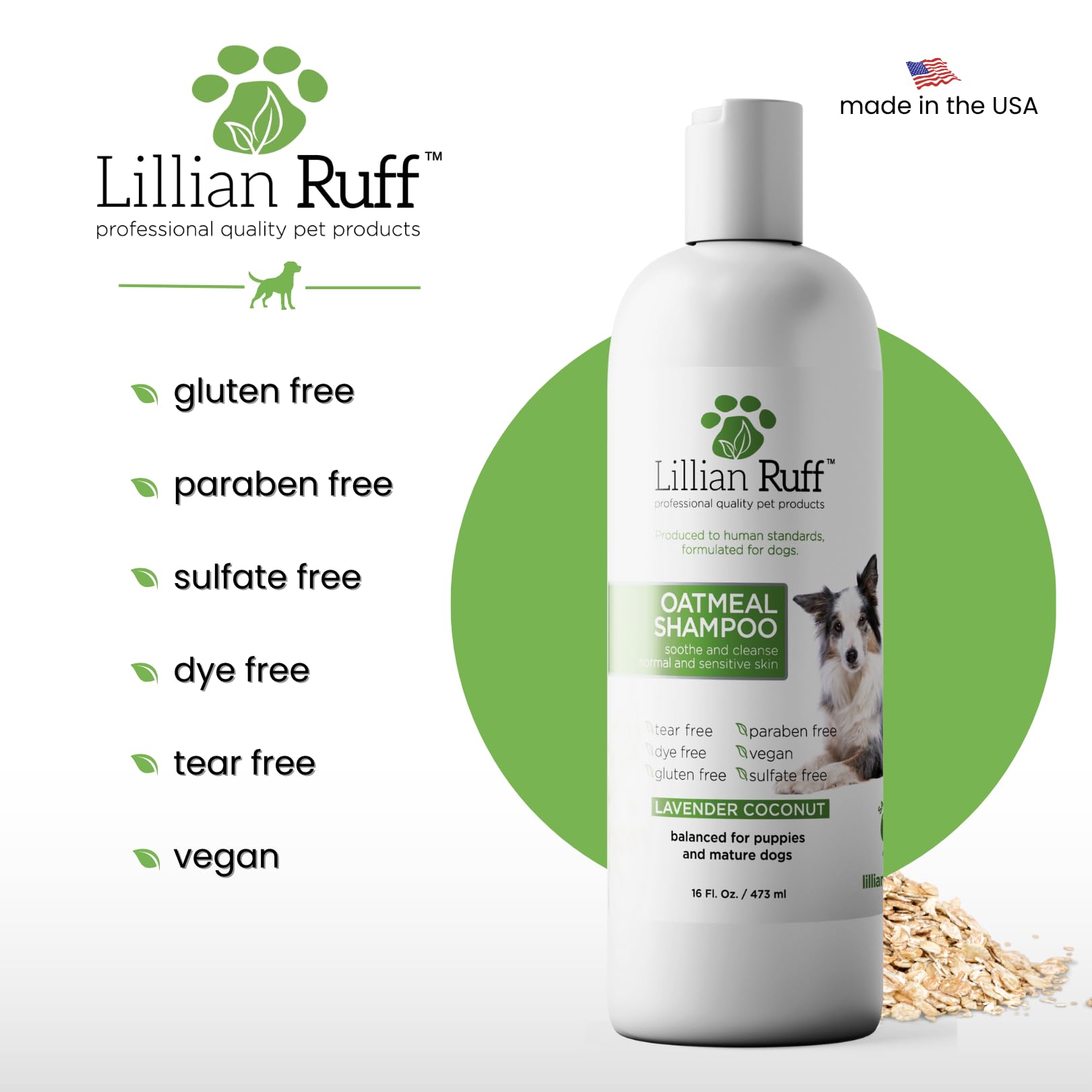 Chien heureux au bain utilisant Lillian Ruff pour une expérience de bain calme et nourrissante