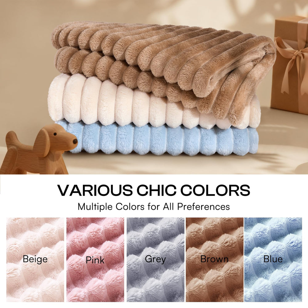 LINENLUX couverture utilisée sur canapé bleu, protège tissu et anti-poils