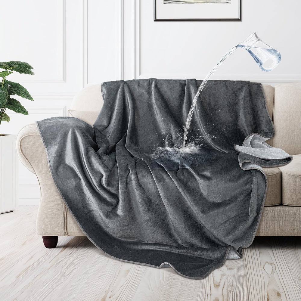 LOOBANI vue du plaid gris posé sur un canapé, protège et embellit