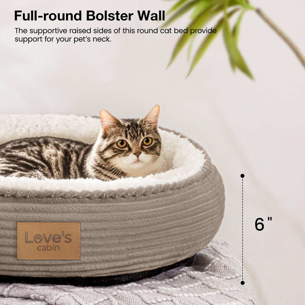 Love's cabin petit chien reposant dans le coussin, soutien pour la tête