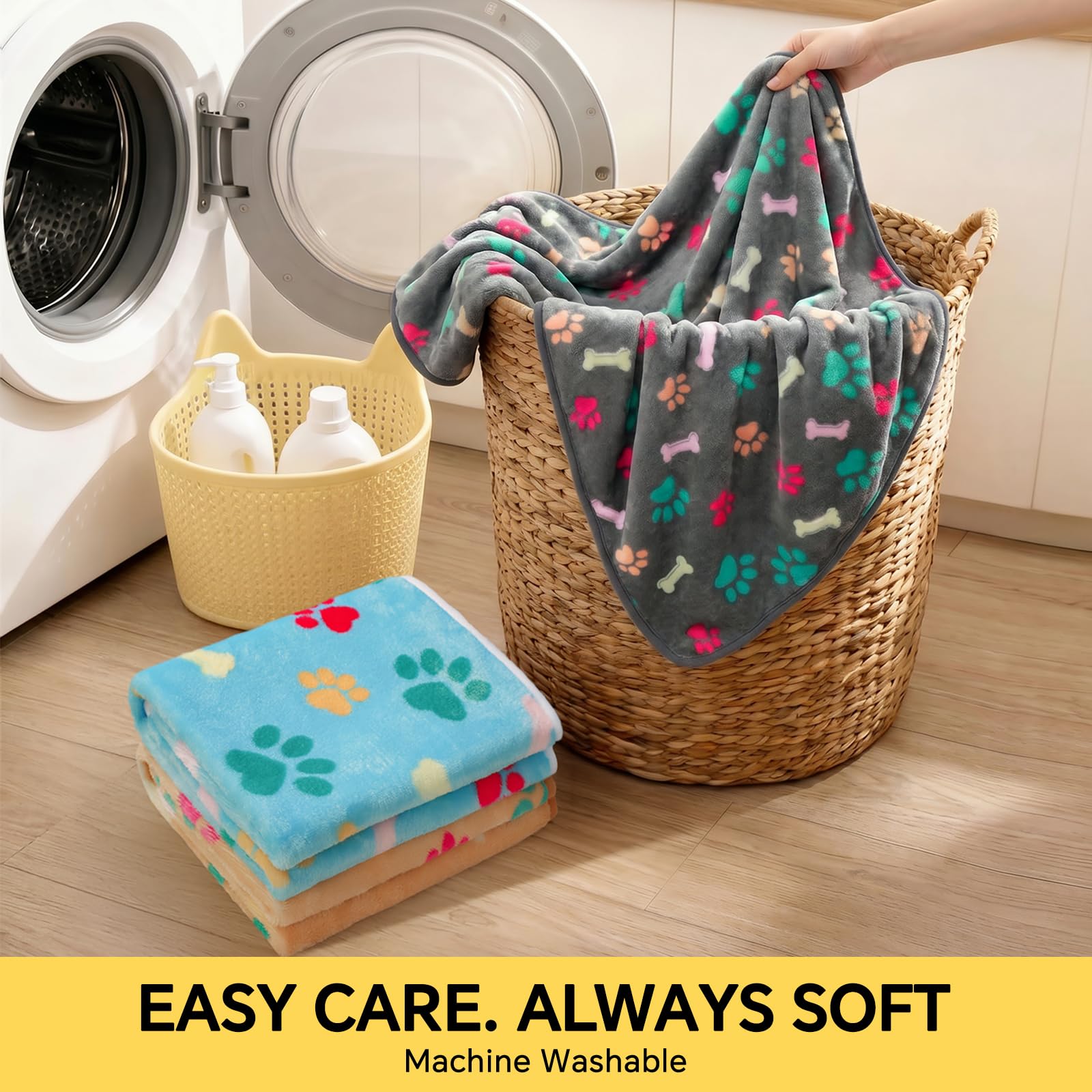 Luciphia détail motif pattes et os rendant le plaid attractif et ludique