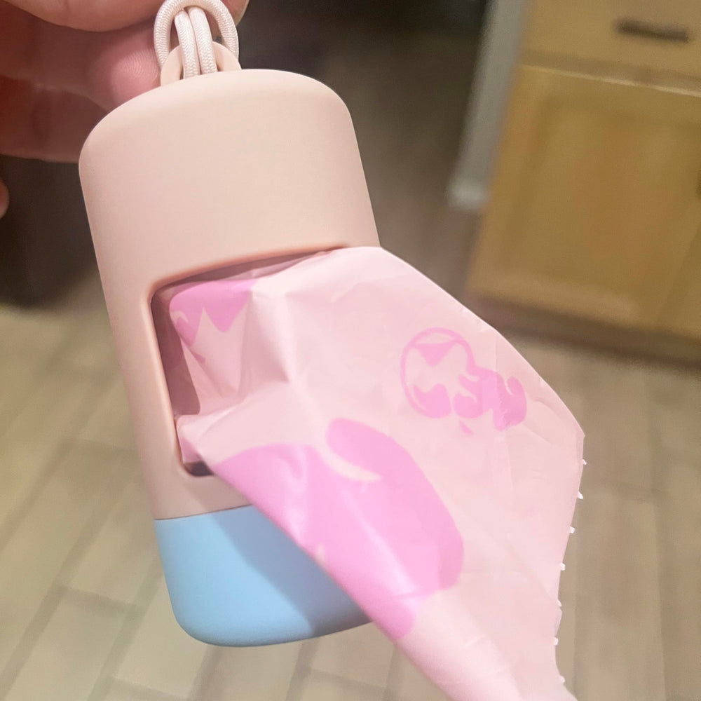 LuxurYou distributeur fixé sur laisse pendant la promenade bénéfice praticité