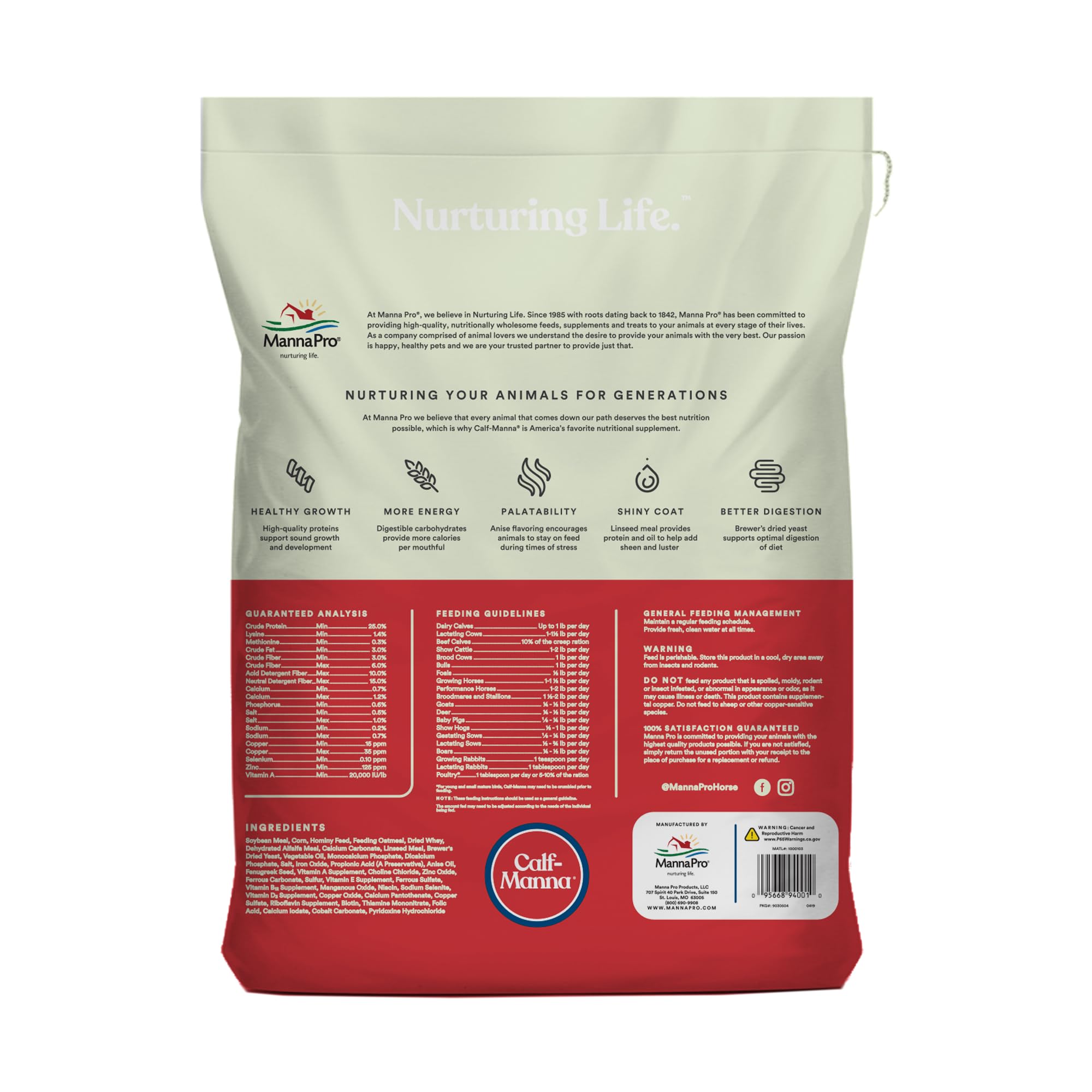 Manna Pro Calf-Manna versé dans un seau prêt à distribuer au troupeau