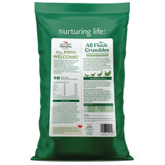 Manna Pro gros plan sur la texture crumble facilitant la prise par les oiseaux
