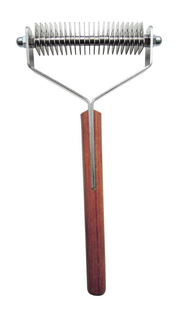 Mars Coat King vue de face du râteau 23 lames montrant manche en bois et tête acier, entretien efficace