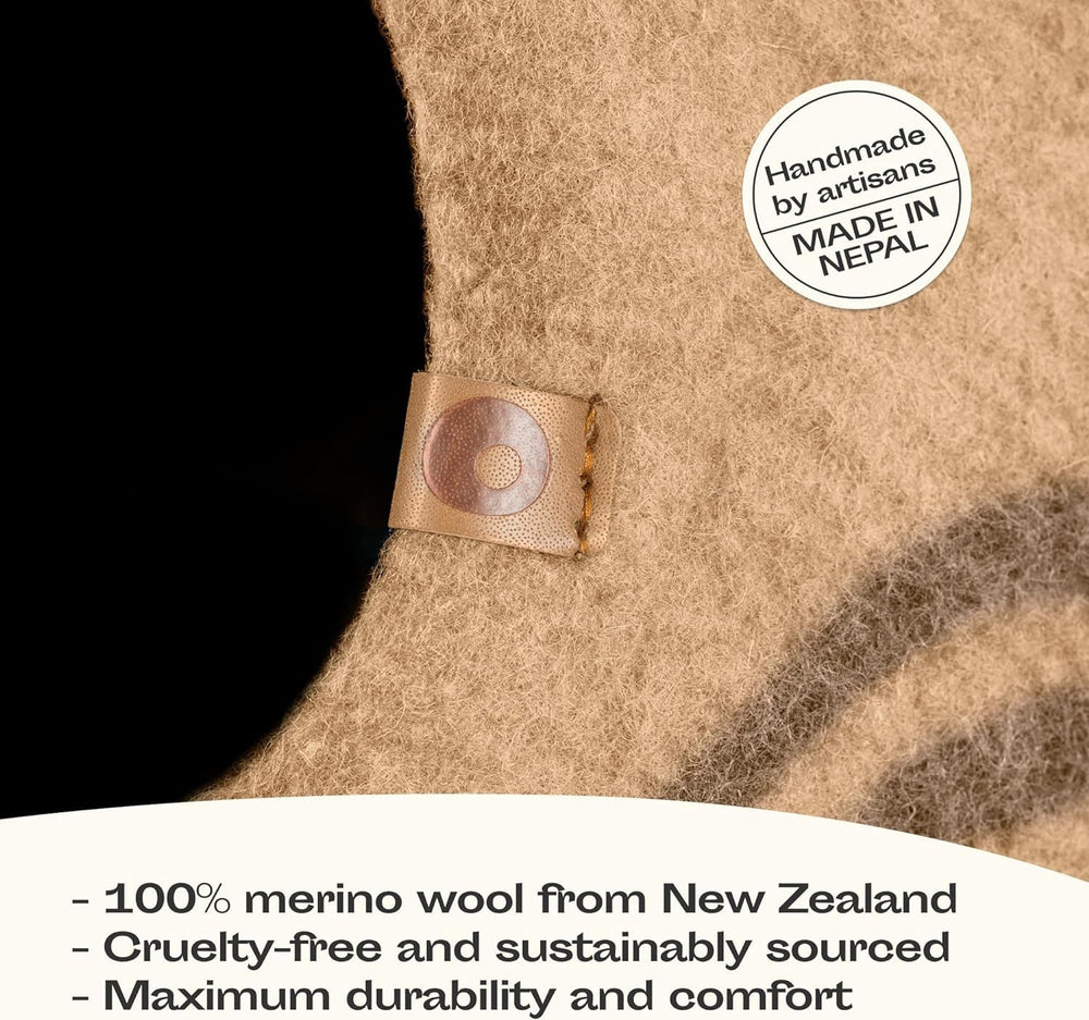 MEOWFIA cat cave utilisée ouverte comme tapis, polyvalence et confort