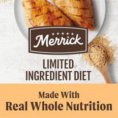 Merrick croquettes dans la main pour comparer taille et portion facile