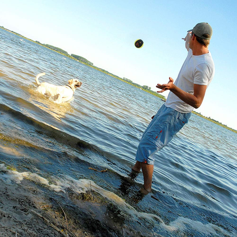 Mihachi rebond sur l'eau montrant visibilité et excitation du jeu