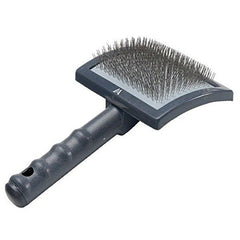 Millers Forge brosse en action sur chien, enlève poils morts rapidement