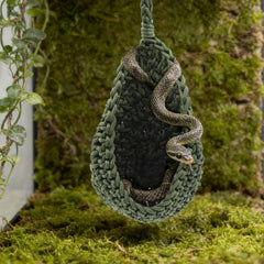 MinrzPet hamac avec serpent enroulé illustrant repos élevé sécurisé