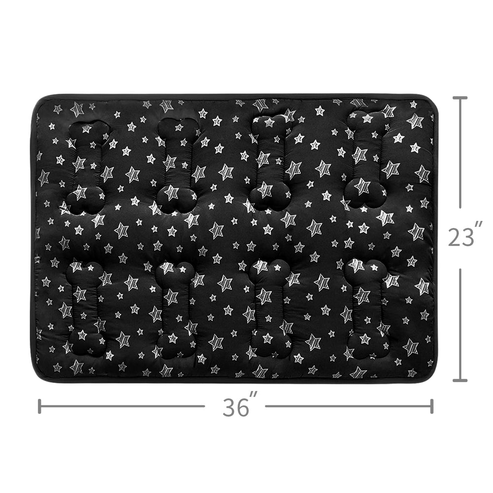 Moonsea tapis 36 x 23 posé à côté d’un ruban-mètre pour échelle