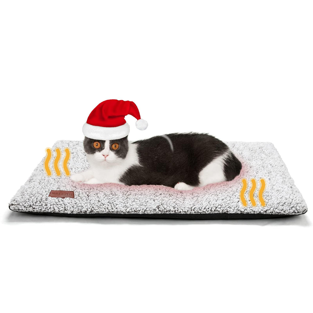 Mora Pets chat endormi sur le tapis, confort et repos améliorés